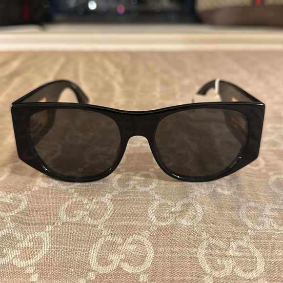 003 Fendi MSRP $440 - Picture 2 of 2